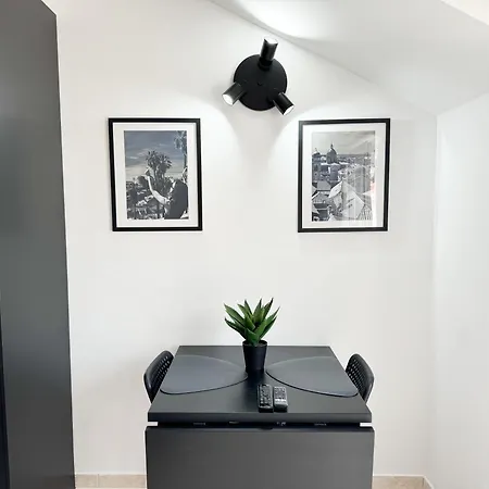 Black N' White
