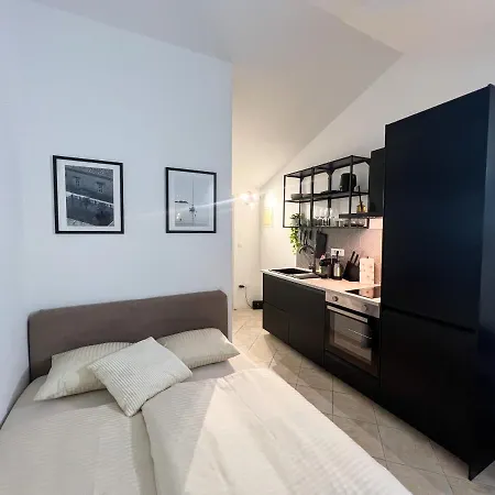 Black N' White Ragusa