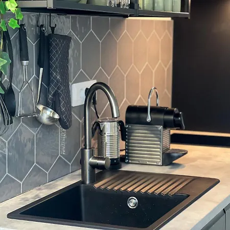 Apartman Black N' White