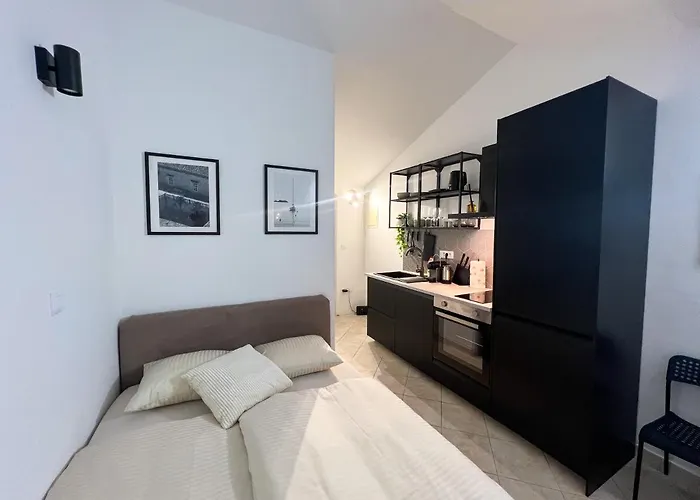 Black N' White Dubrovník